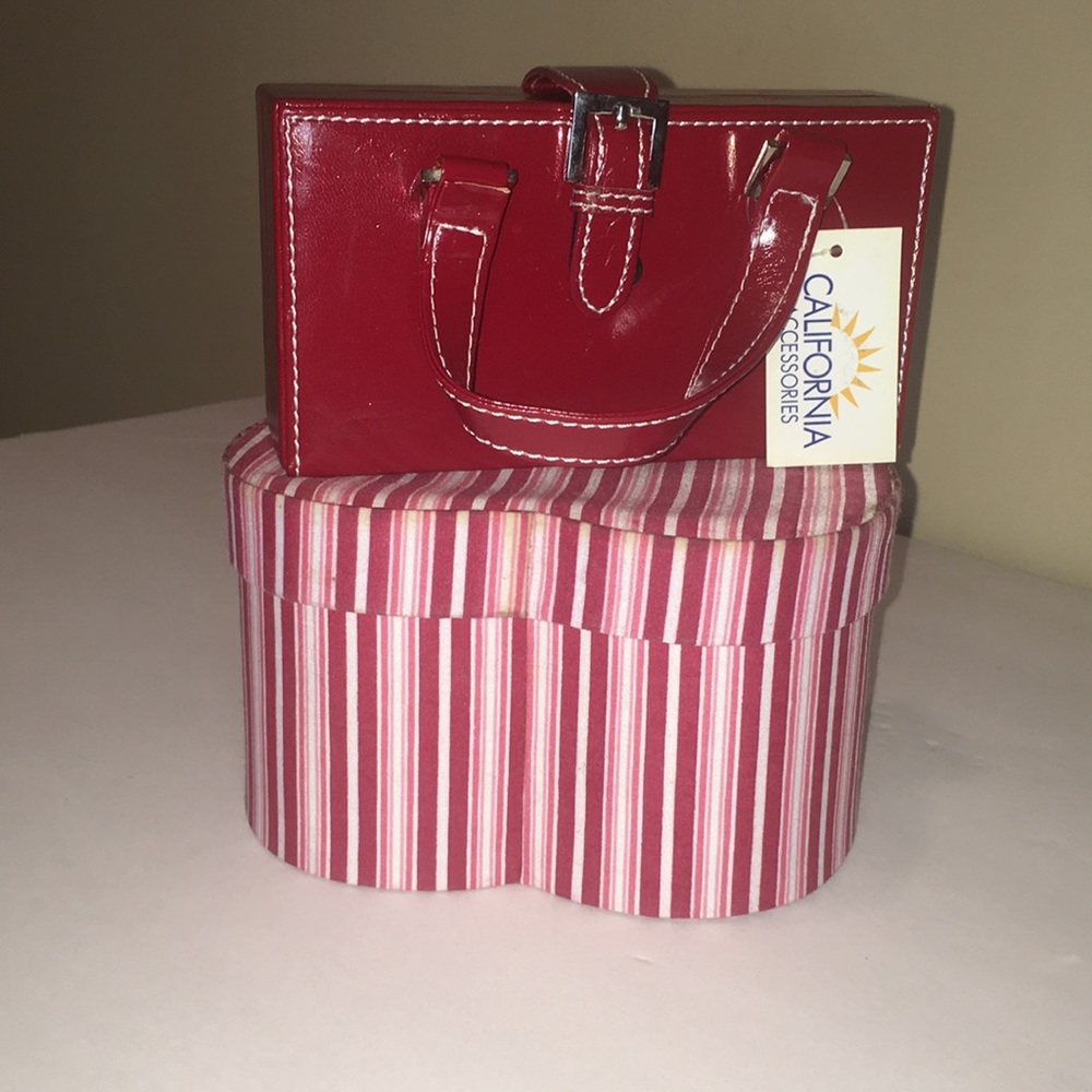 California Accessories Travel Compact w/ Mirror - Picture 2 of 7